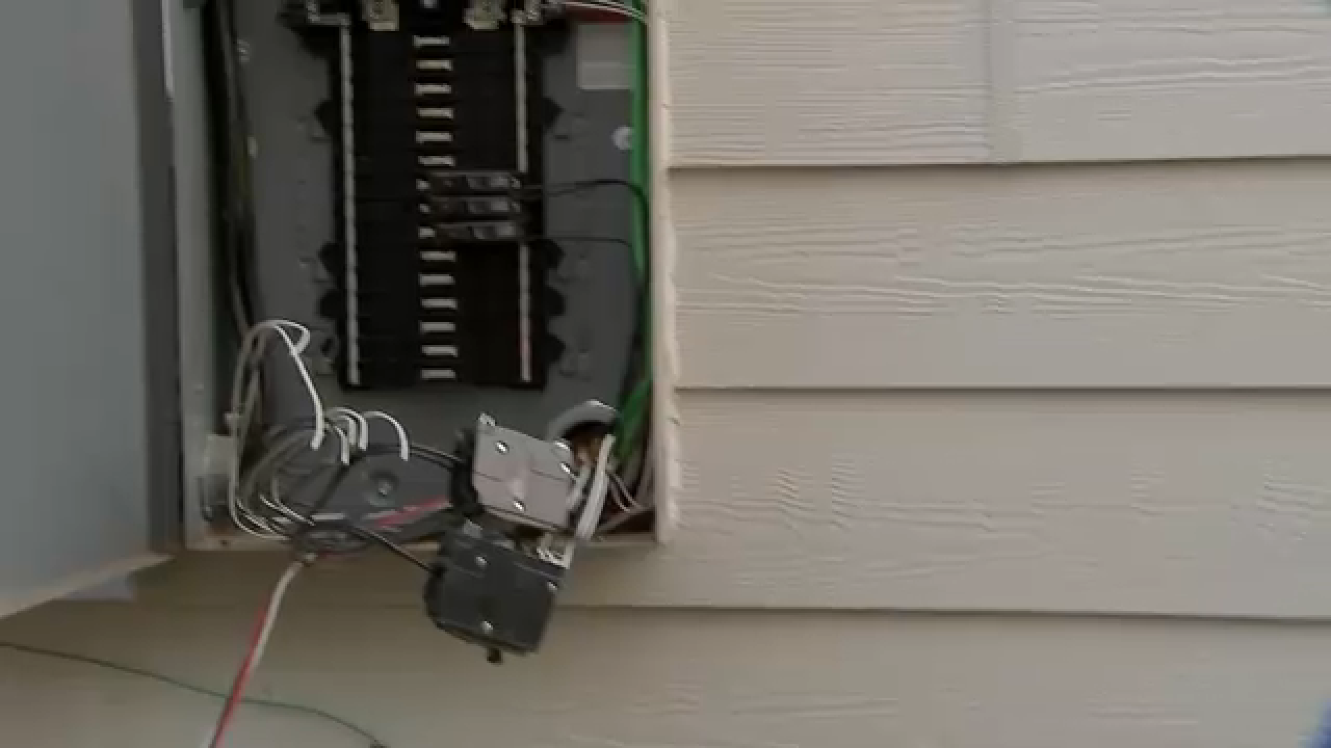 Multiple breaker boxes stolen from homes in Tomball, causing power outages, according to Pct. 4