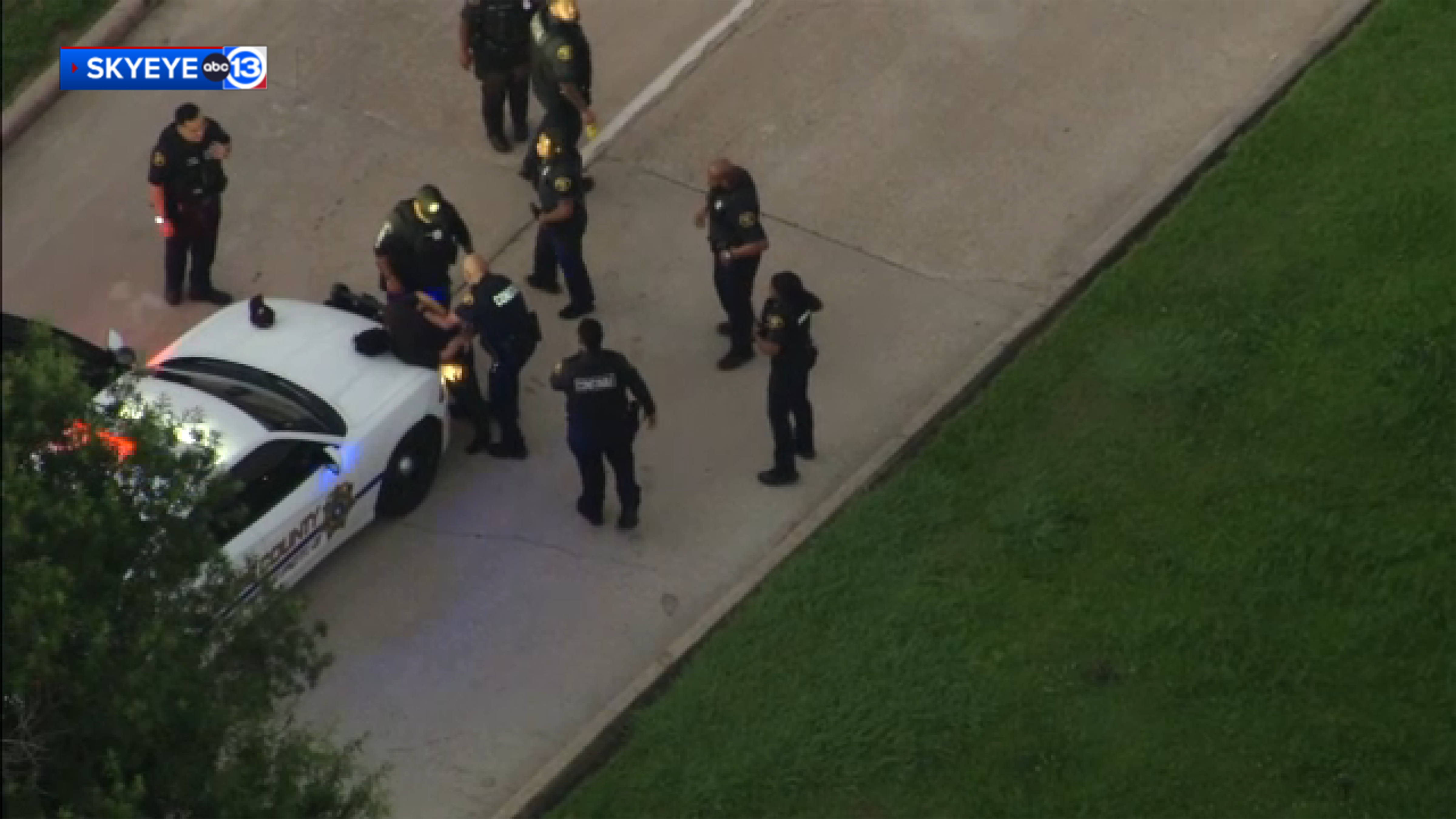Suspect in custody after chase with Harris County Pct. 3 deputies, SkyEye13 shows
