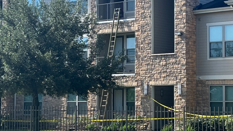 Man in custody after trying to flee deadly north Harris County stabbing scene, investigators say